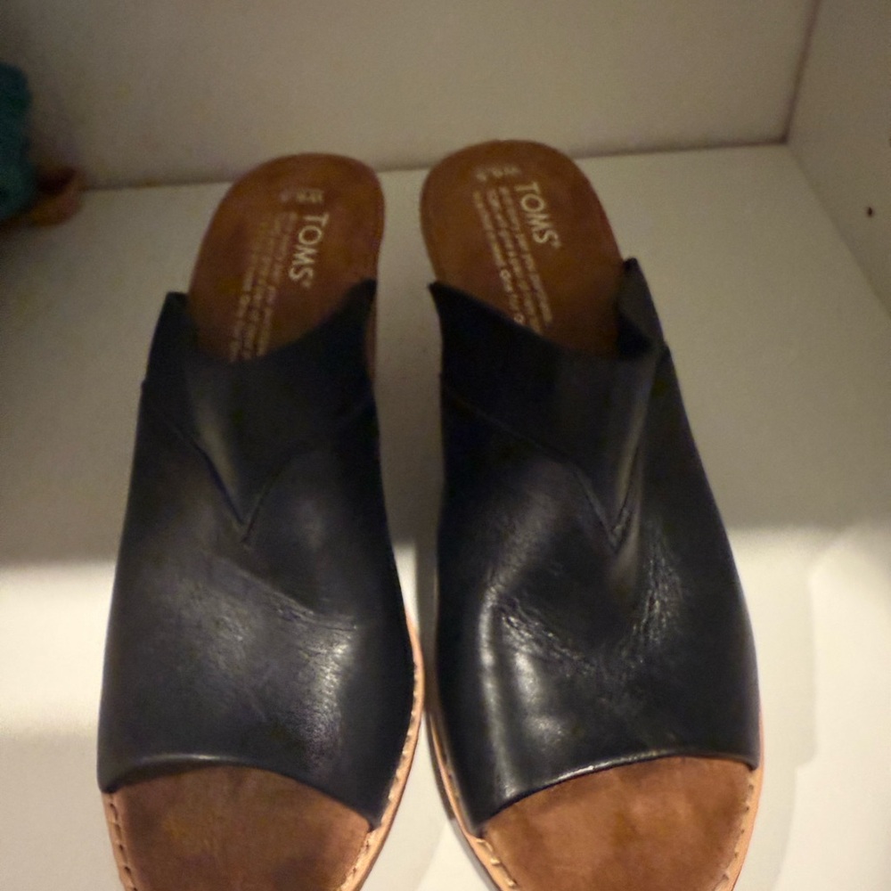 TOMS Women's Black Leather Sandals